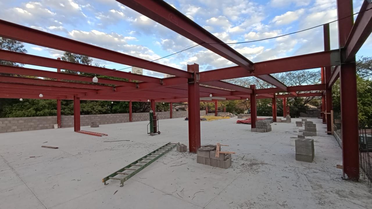 Foto de Construcción de estacionamiento vehicular en el Instituto Hondureño de Geologías y Minas (INHGEOMIN).